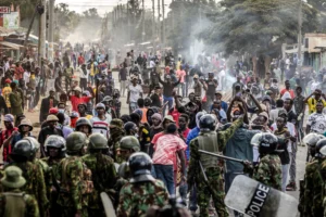 photo of police and protestants clashing during an ongoing protest against the US-built Ebola quarantine facility in Nanyuki.