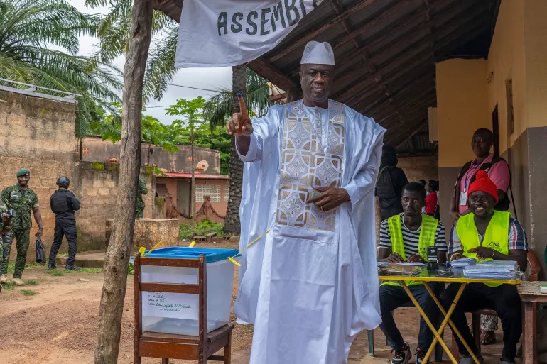 GUINEA-BISSAU BACKS NEW CONSTITUTION